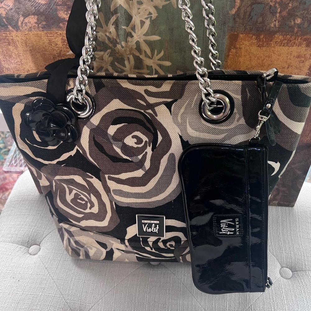 Sarah Violet Rose Pattern Shoulder Bag Grey Tone with matching wallet